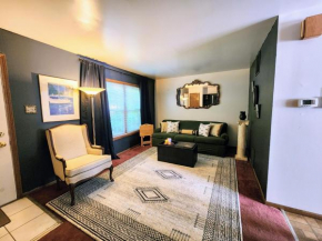 Cozy & Comfy only 6 mins from United Center